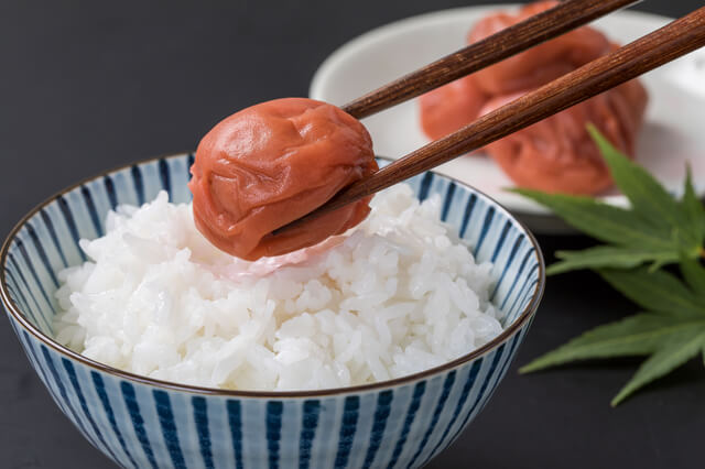 梅干しの種は食べられる？